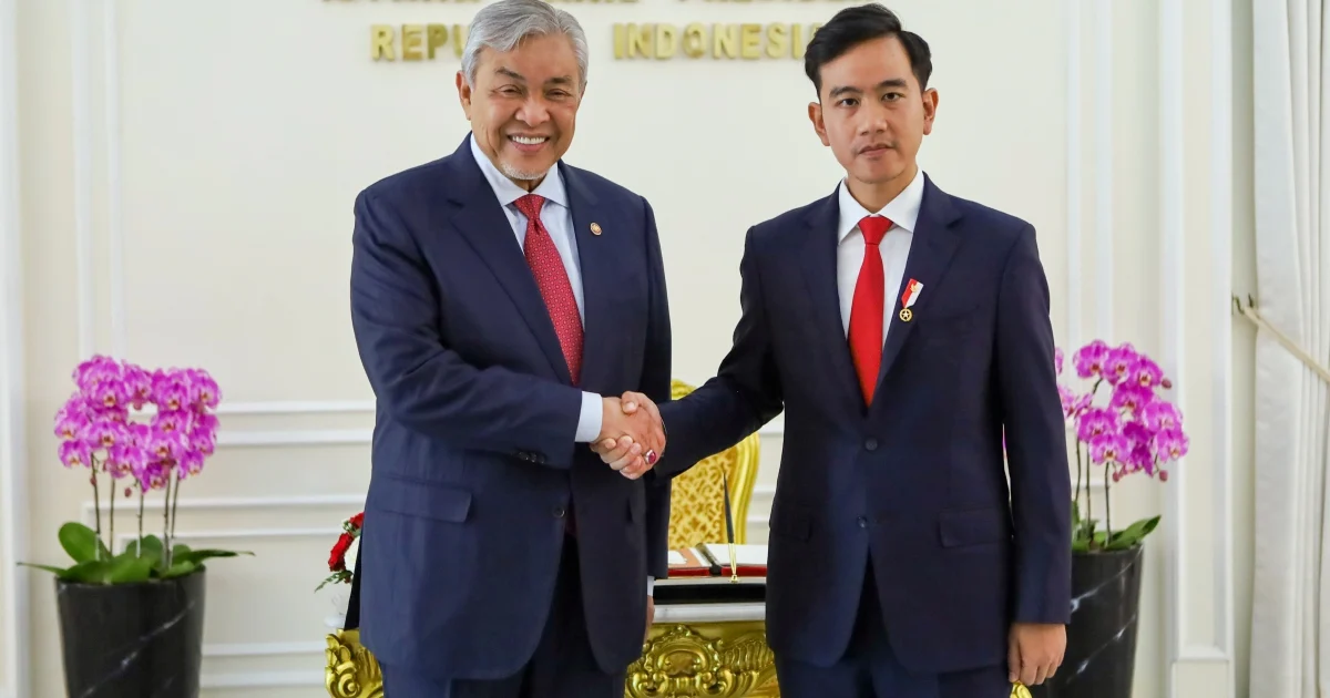 Malaysia Tawar Bantuan Bombardier, Helikopter Tangani Kebakaran Hutan Indonesia