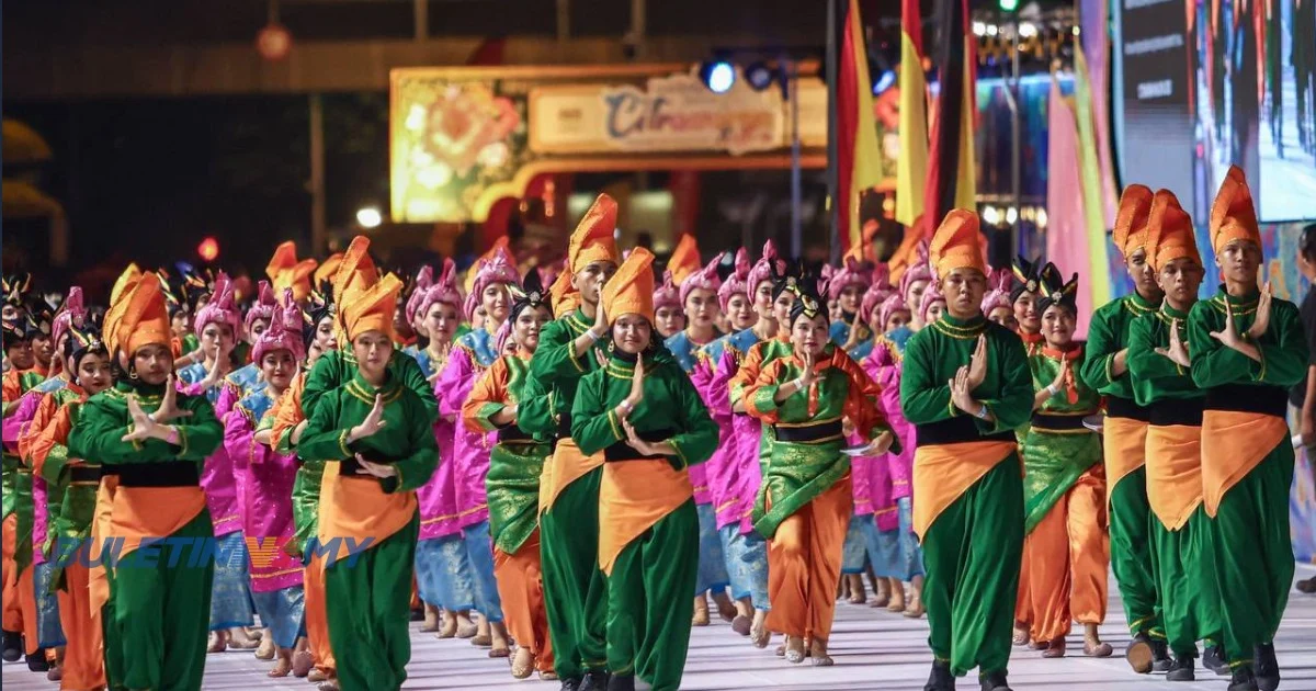 Limpahan Warna-Warni Warisan: 3,500 Penari Pukau Dataran Merdeka Lewat 'Citra Perarakan' Citrawarna 2026